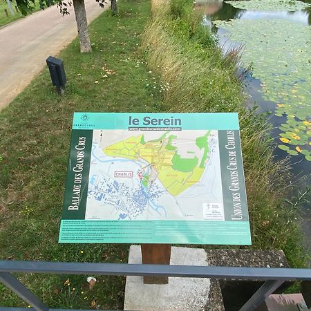 Le Merrain Gite Plein Coeur De Chablis Extérieur photo